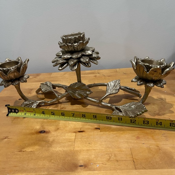 Luxurious Gold Floral Candle Holder - Picture 9 of 9